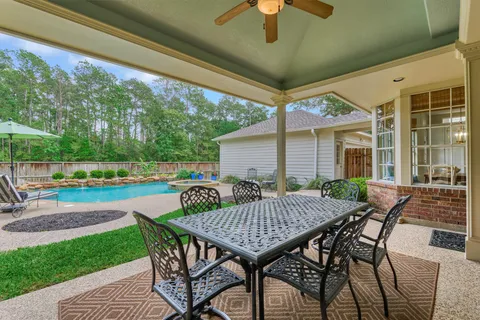 $689,000 | 11 Wisteria Walk Circle, The Woodlands, TX 77381