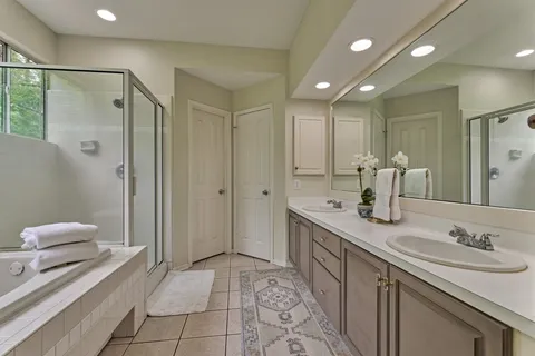 $689,000 | 11 Wisteria Walk Circle, The Woodlands, TX 77381
