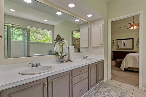 $689,000 | 11 Wisteria Walk Circle, The Woodlands, TX 77381