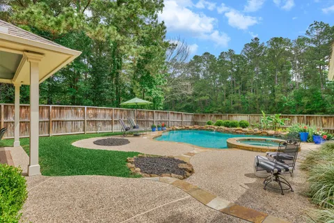 $689,000 | 11 Wisteria Walk Circle, The Woodlands, TX 77381