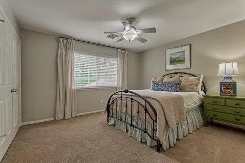 $689,000 | 11 Wisteria Walk Circle, The Woodlands, TX 77381