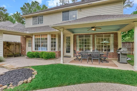 $689,000 | 11 Wisteria Walk Circle, The Woodlands, TX 77381