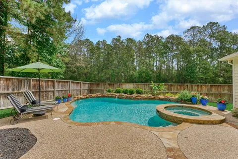 $689,000 | 11 Wisteria Walk Circle, The Woodlands, TX 77381