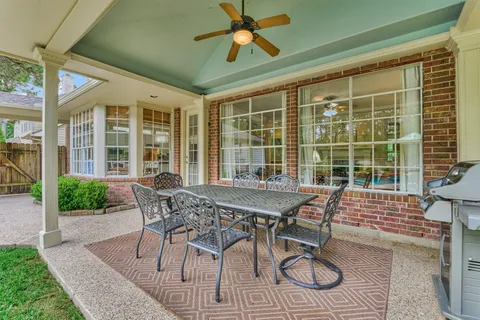 $689,000 | 11 Wisteria Walk Circle, The Woodlands, TX 77381