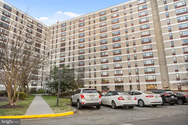 $3,800 | 4600 Duke Street, Unit 1415, Alexandria, VA 22304
