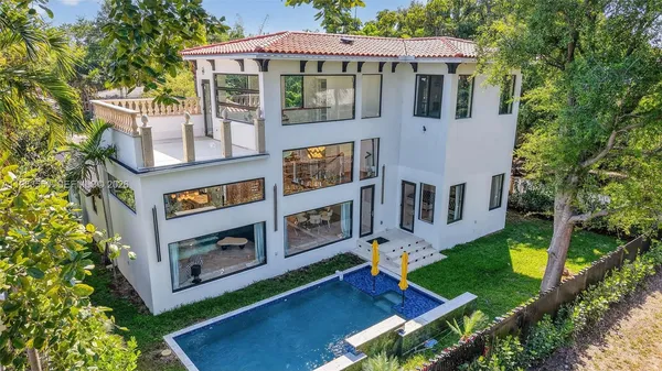 a front view of house with yard