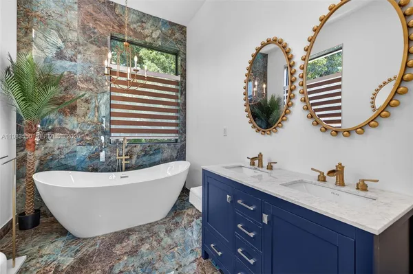 $3,700,000 | 941 Northeast 119th Street, Biscayne Park, FL 33161