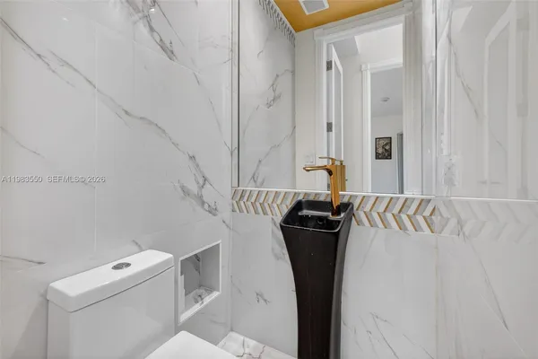 $3,700,000 | 941 Northeast 119th Street, Biscayne Park, FL 33161