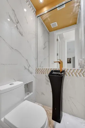 $3,700,000 | 941 Northeast 119th Street, Biscayne Park, FL 33161