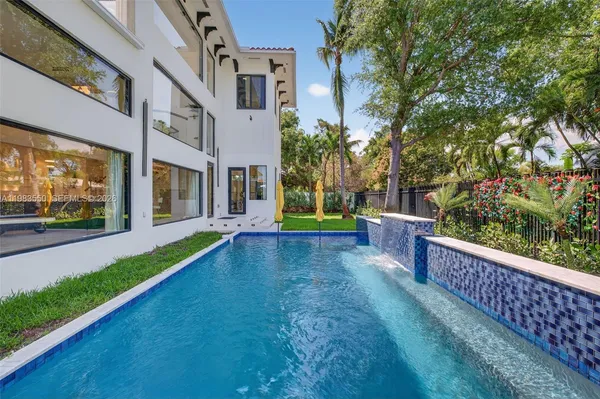 $3,700,000 | 941 Northeast 119th Street, Biscayne Park, FL 33161