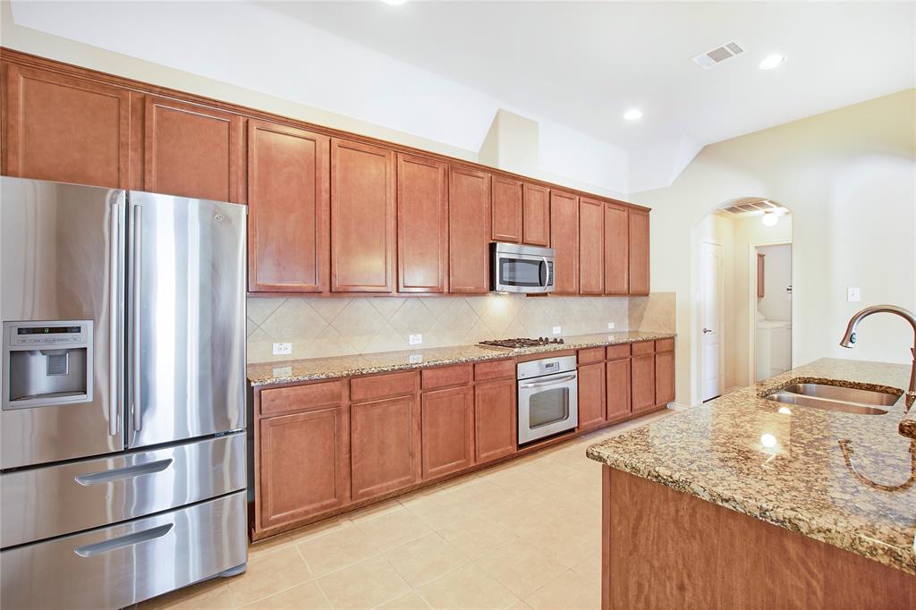 9886 Bell Rock Road Frisco, TX 75035 - Photo 10 of 31