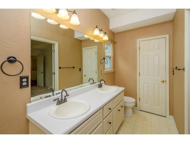186 Spring Oak Lane North Augusta, SC 29841 - Photo 16 of 36 Owners Bath w/Double Vanity