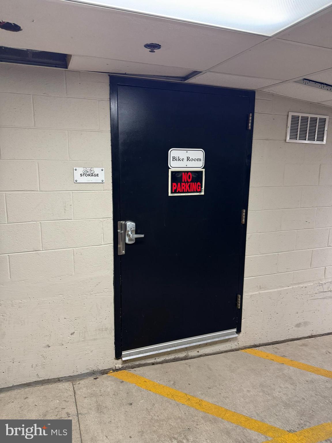 912 F Street Northwest, Unit 703 Washington, DC 20004 - Photo 45 of 56 a view of a hallway