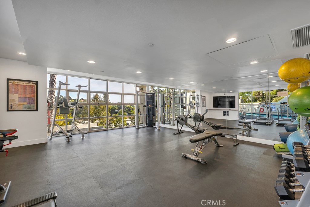 171 North Church Lane, Unit 514 Los Angeles, CA 90049 - Photo 12 of 13 Gym