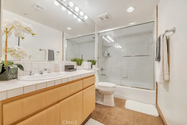 $5,000 | 171 North Church Lane, Unit 514, Los Angeles, CA 90049