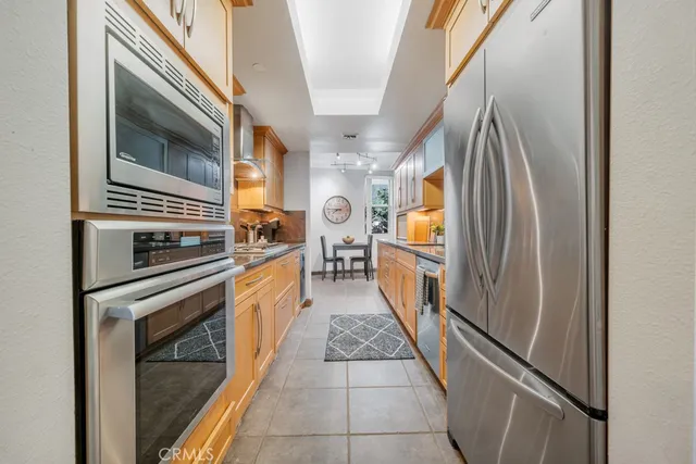 $5,000 | 171 North Church Lane, Unit 514, Los Angeles, CA 90049