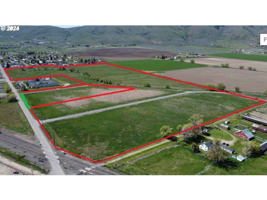 0 17th Street Baker City, OR 97814 - Photo 2 of 10 a bird view of a park