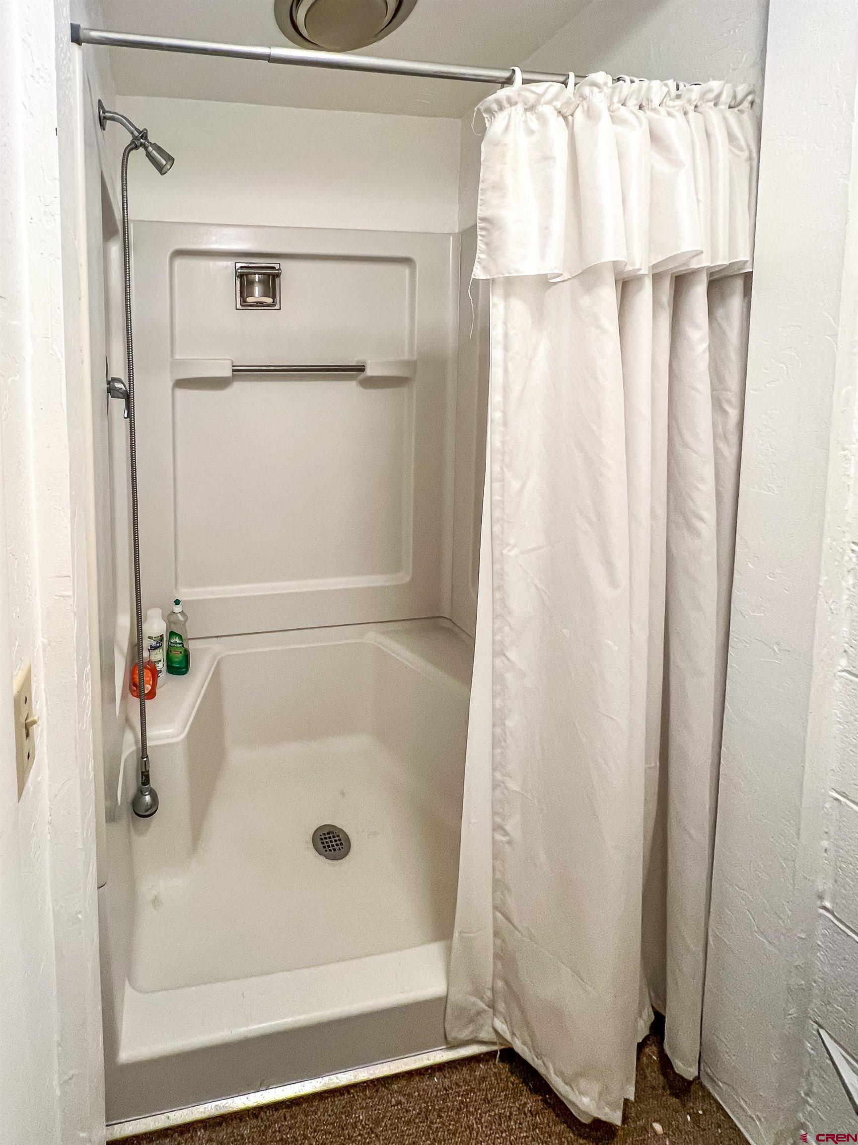 875 West Main Street Cedaredge, CO 81413 - Photo 22 of 35 a bathroom with a bathtub