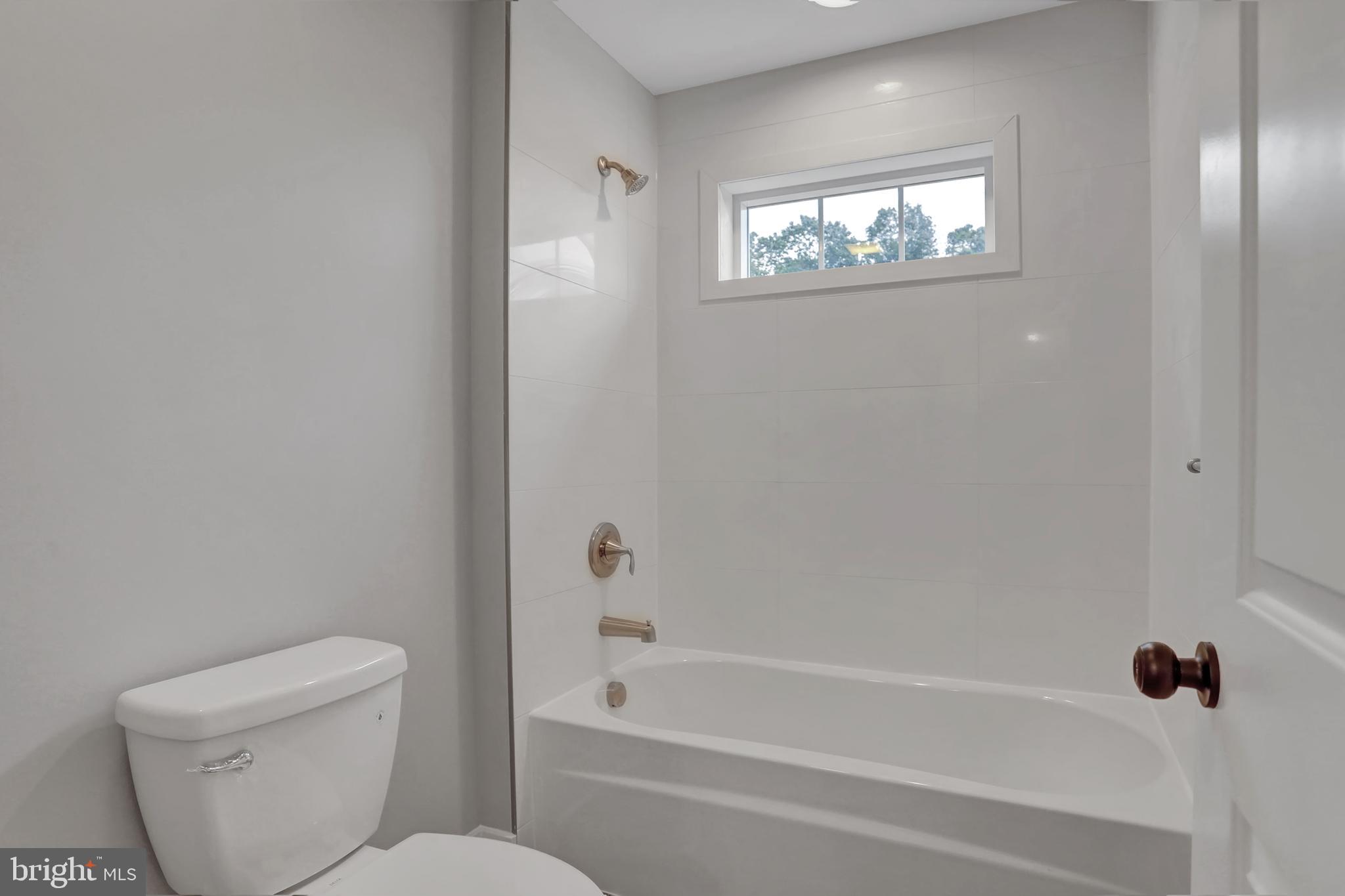 7319 Talbot Run Road Mount Airy, MD 21771 - Photo 37 of 54 Upper level full bathroom has a tub shower