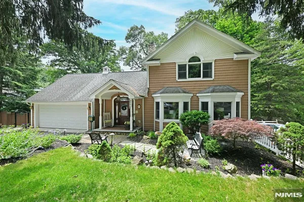 $969,000 | 8 Myrtle Street, Montvale, NJ 07645