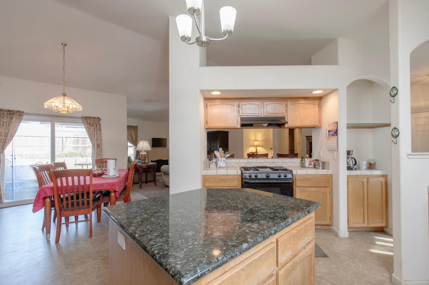 14072 G Street Kerman, CA 93630 - Photo 11 of 24