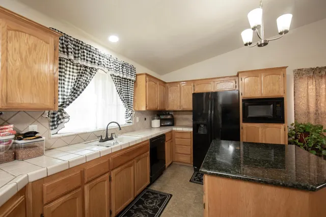 $390,000 | 14072 G Street, Kerman, CA 93630