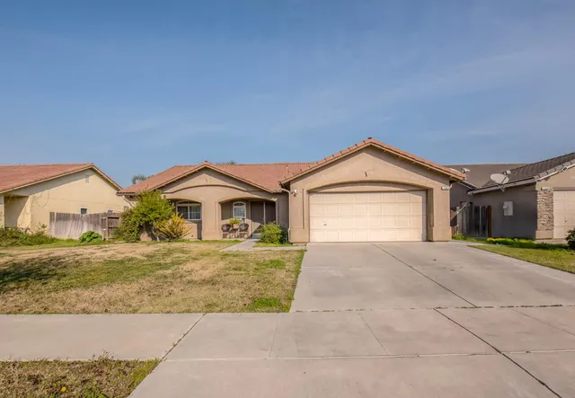 $390,000 | 14072 G Street, Kerman, CA 93630