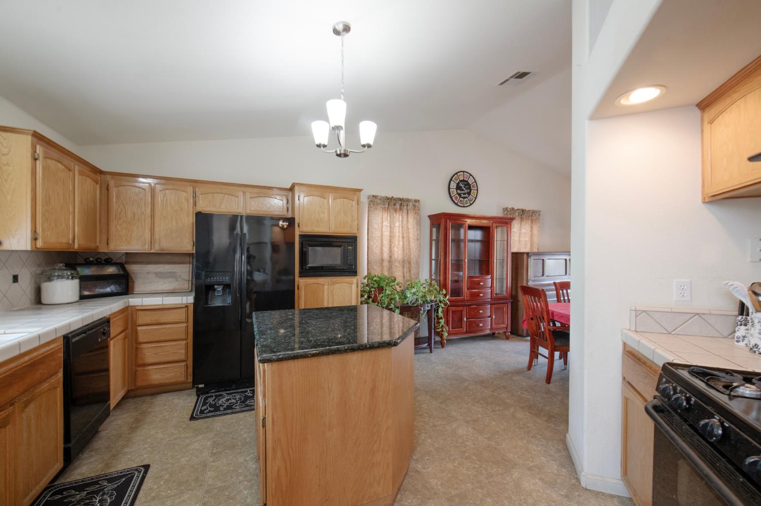 14072 G Street Kerman, CA 93630 - Photo 7 of 24