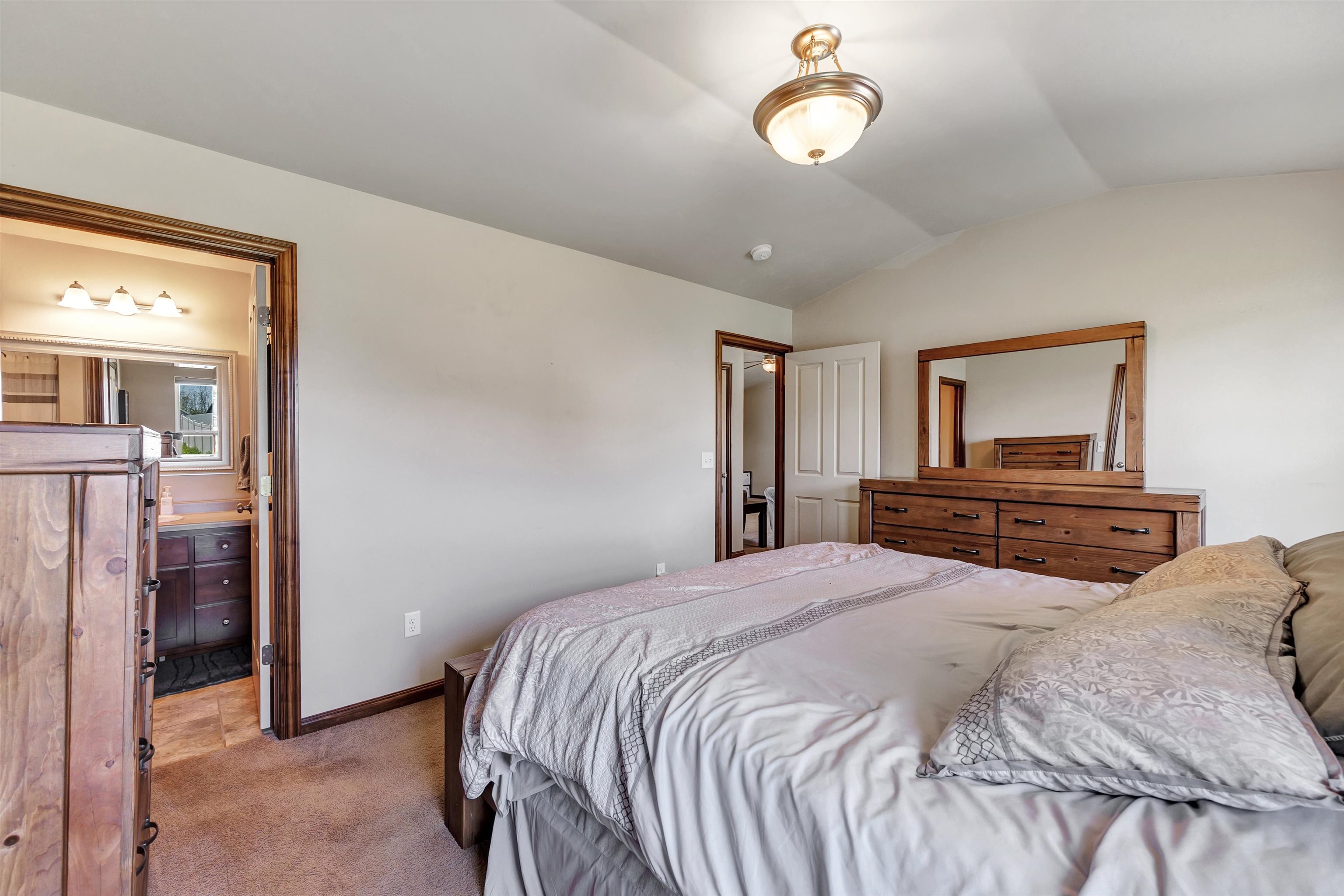 1659 Ontario Road Green Bay, WI 54311 - Photo 11 of 37