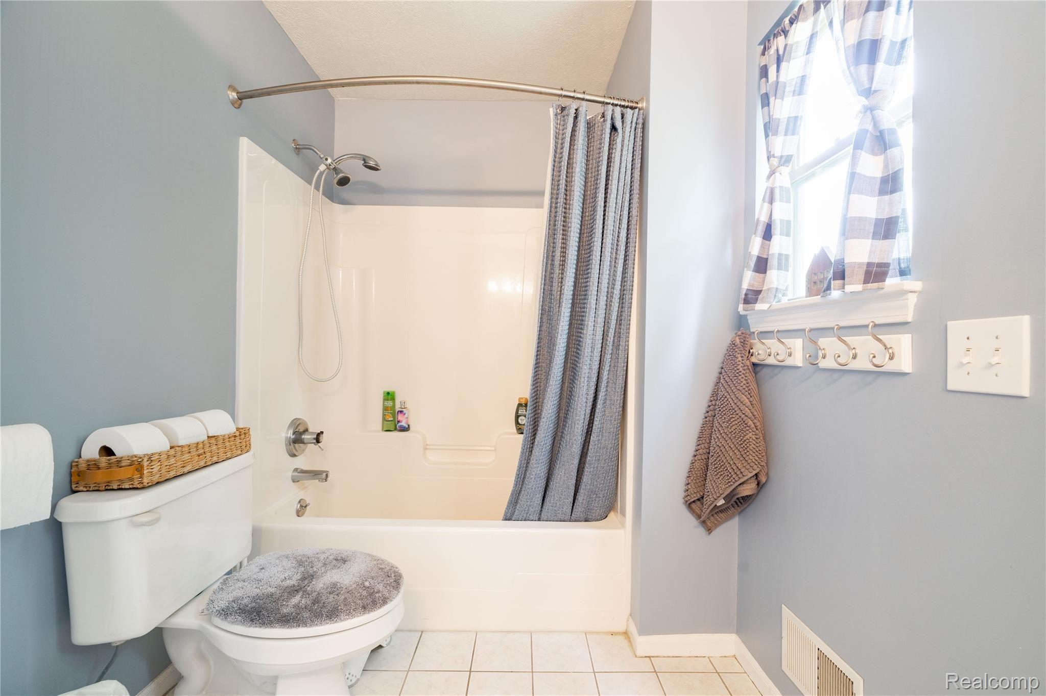5676 Cullen Road Fenton, MI 48430 - Photo 31 of 46 5676 Cullen, Fenton (31 of 46).jpg