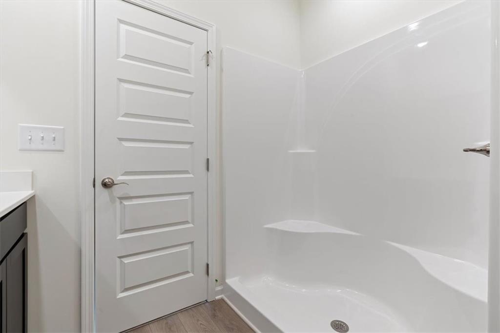 118 Lavender Circle Calhoun, GA 30701 - Photo 22 of 31 a bathroom with a bathtub