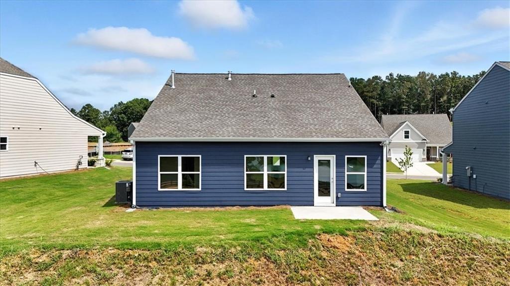 118 Lavender Circle Calhoun, GA 30701 - Photo 24 of 31 a backyard of a house