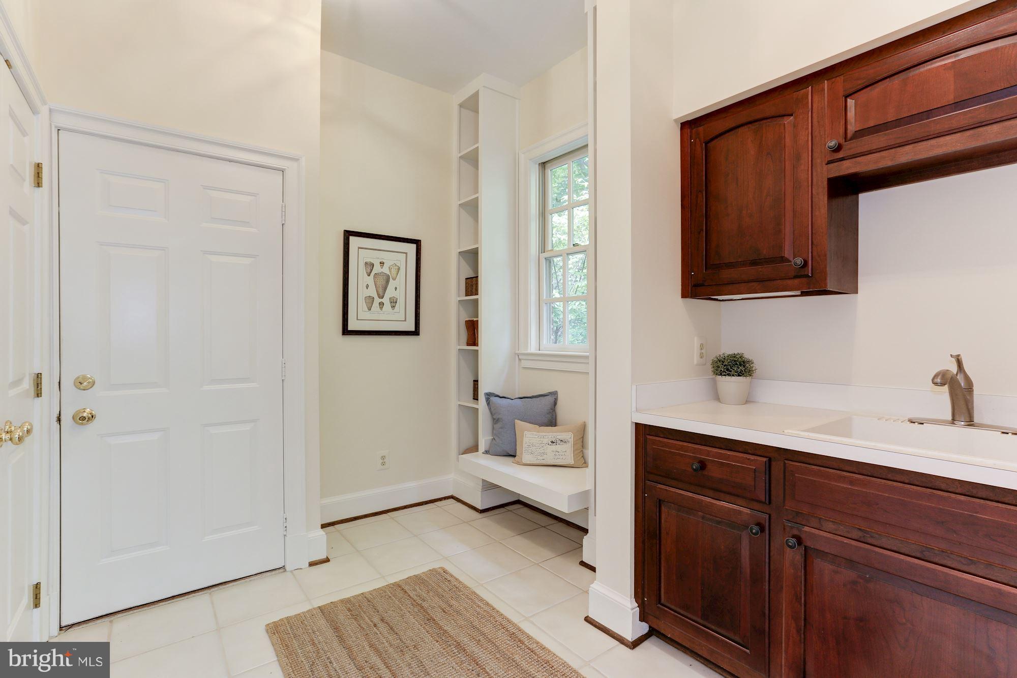 1098 Mill Ridge McLean, VA 22102 - Photo 14 of 27 Interior (General)