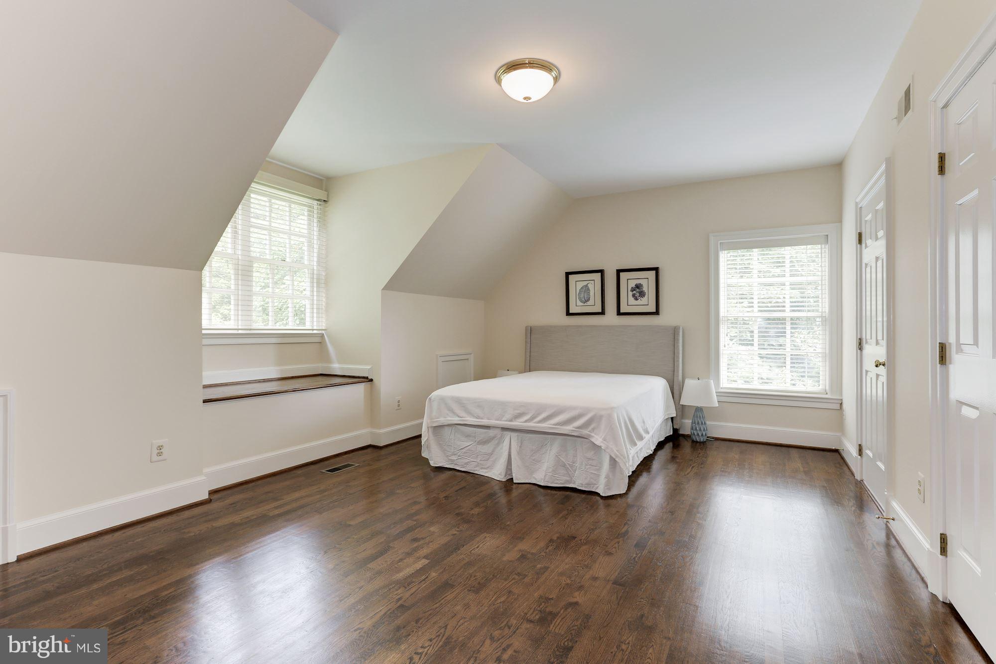 1098 Mill Ridge McLean, VA 22102 - Photo 18 of 27 Bedroom