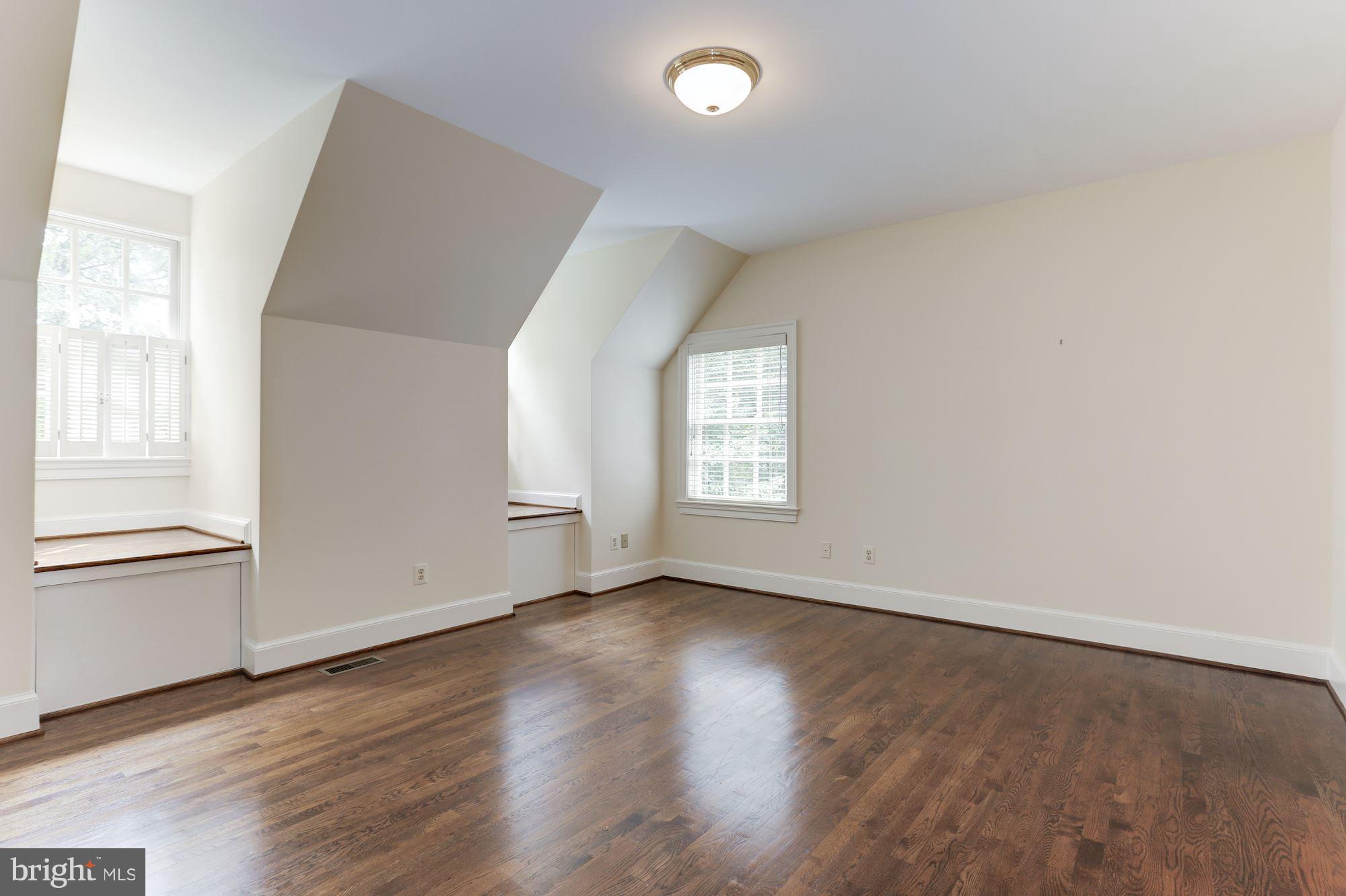 1098 Mill Ridge McLean, VA 22102 - Photo 20 of 27 Bedroom