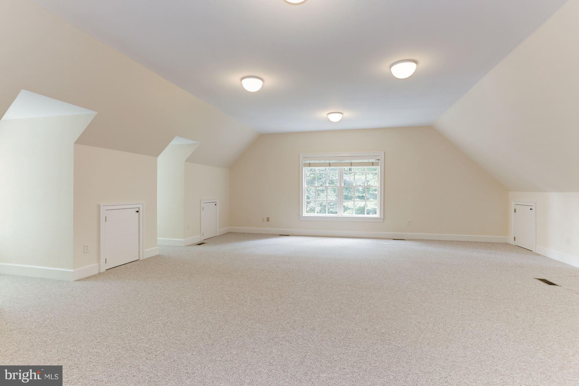 1098 Mill Ridge McLean, VA 22102 - Photo 21 of 27 Kitchen