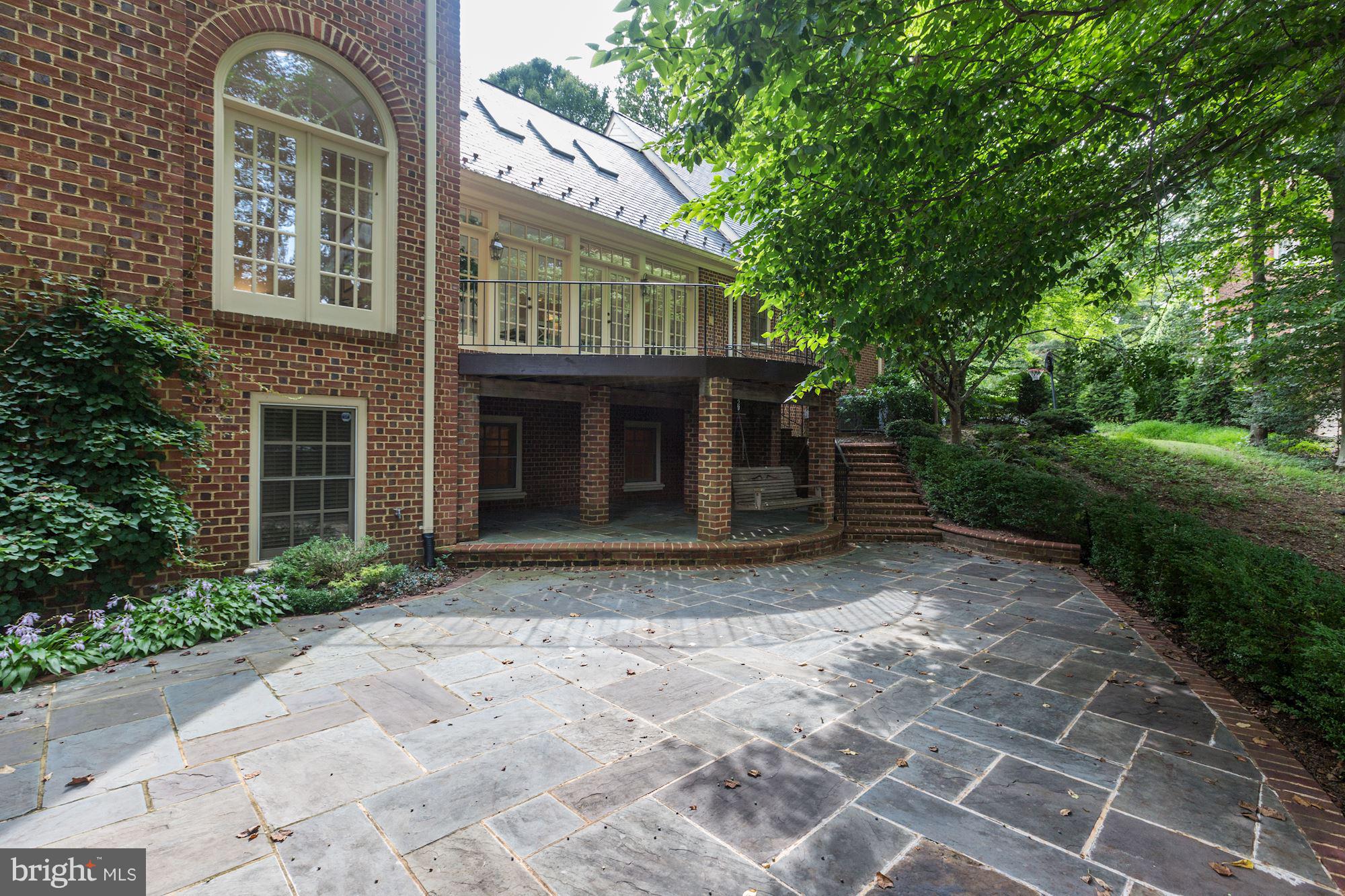 1098 Mill Ridge McLean, VA 22102 - Photo 26 of 27 Exterior (Rear)