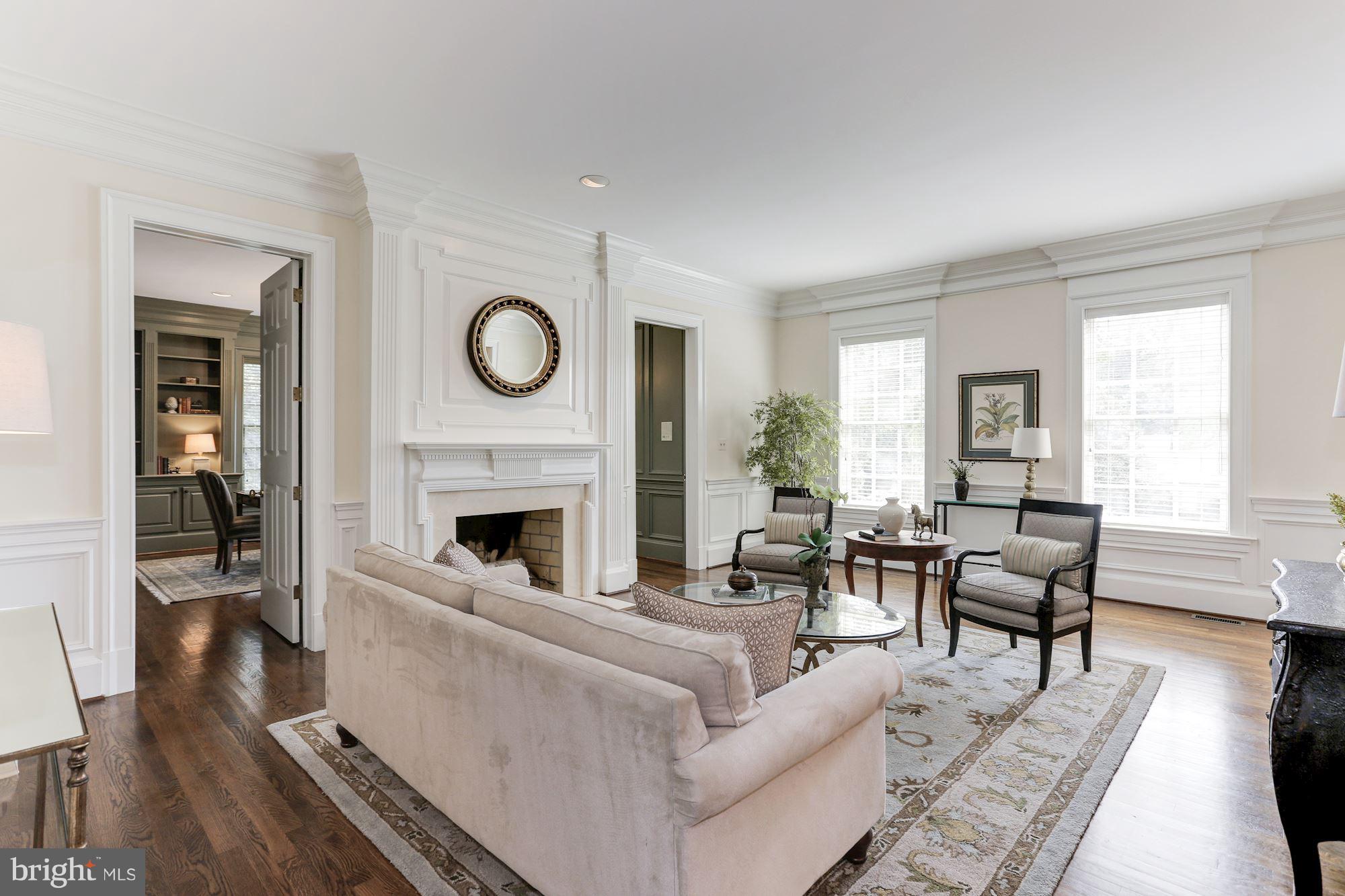 1098 Mill Ridge McLean, VA 22102 - Photo 4 of 27 Living Room