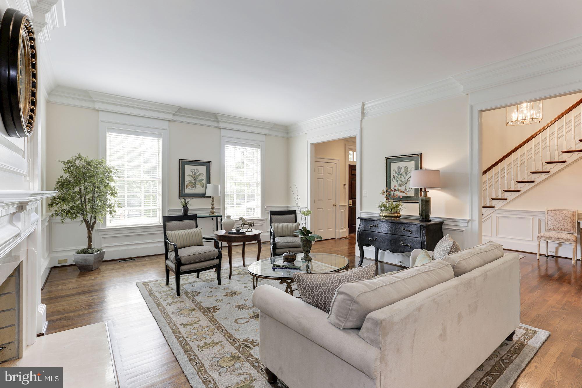 1098 Mill Ridge McLean, VA 22102 - Photo 5 of 27 Living Room
