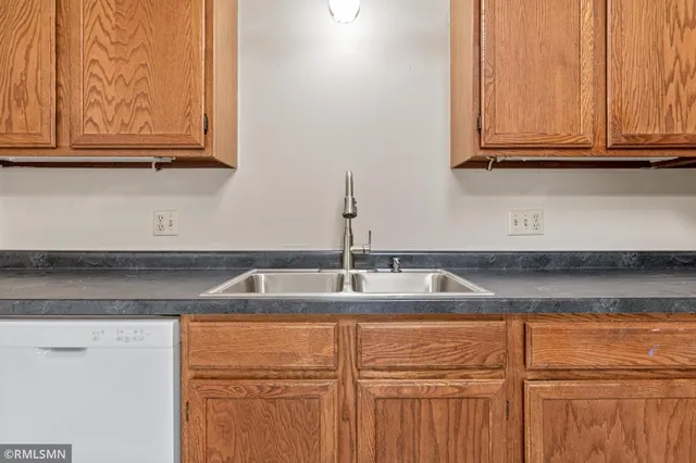 $184,500 | 3300 Greenbrier Street, Unit 3300C, Vadnais Heights, MN 55127