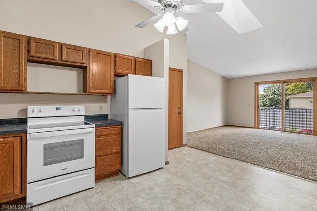 $184,500 | 3300 Greenbrier Street, Unit 3300C, Vadnais Heights, MN 55127