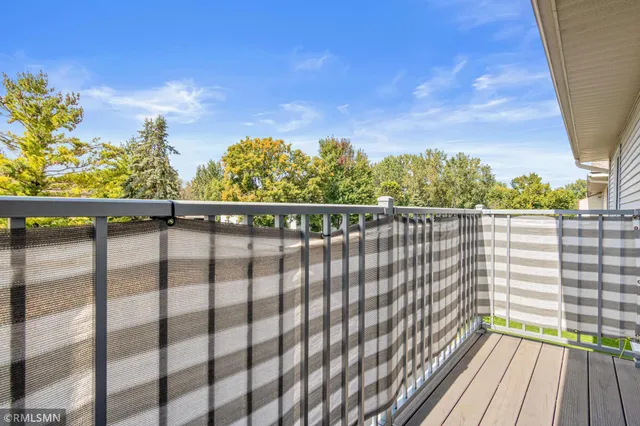 $184,500 | 3300 Greenbrier Street, Unit 3300C, Vadnais Heights, MN 55127