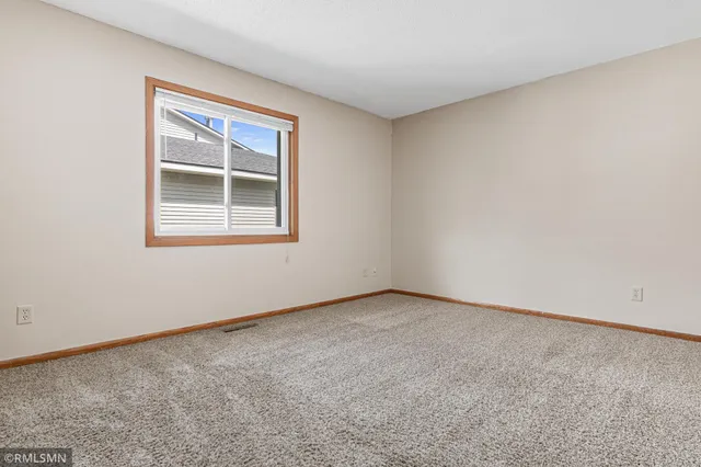 $184,500 | 3300 Greenbrier Street, Unit 3300C, Vadnais Heights, MN 55127