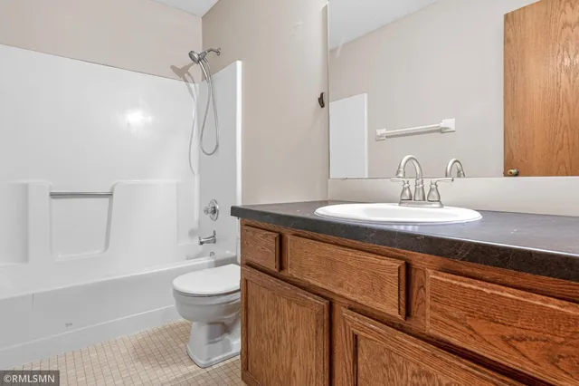 $184,500 | 3300 Greenbrier Street, Unit 3300C, Vadnais Heights, MN 55127