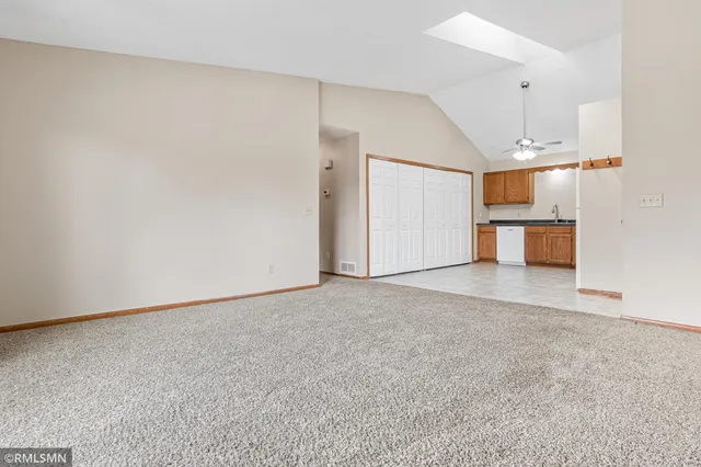 $184,500 | 3300 Greenbrier Street, Unit 3300C, Vadnais Heights, MN 55127