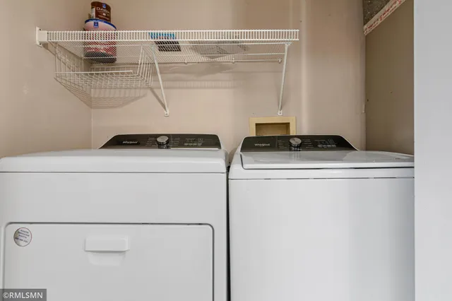 $184,500 | 3300 Greenbrier Street, Unit 3300C, Vadnais Heights, MN 55127