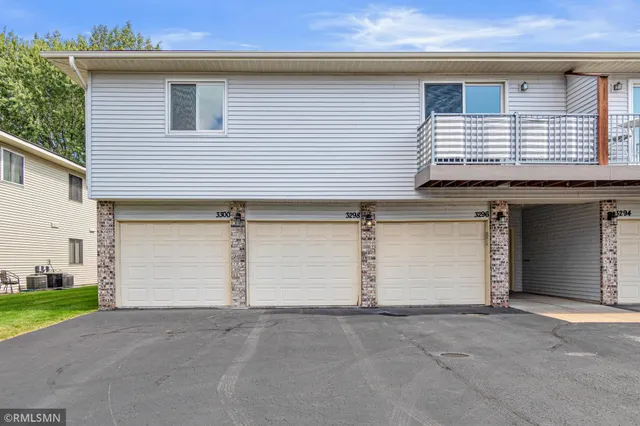 $184,500 | 3300 Greenbrier Street, Unit 3300C, Vadnais Heights, MN 55127