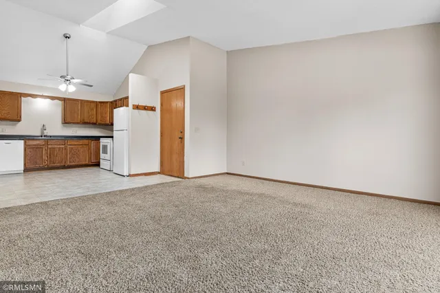 $184,500 | 3300 Greenbrier Street, Unit 3300C, Vadnais Heights, MN 55127