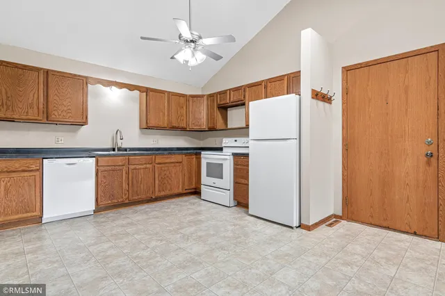 $184,500 | 3300 Greenbrier Street, Unit 3300C, Vadnais Heights, MN 55127