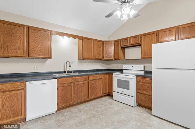 $184,500 | 3300 Greenbrier Street, Unit 3300C, Vadnais Heights, MN 55127